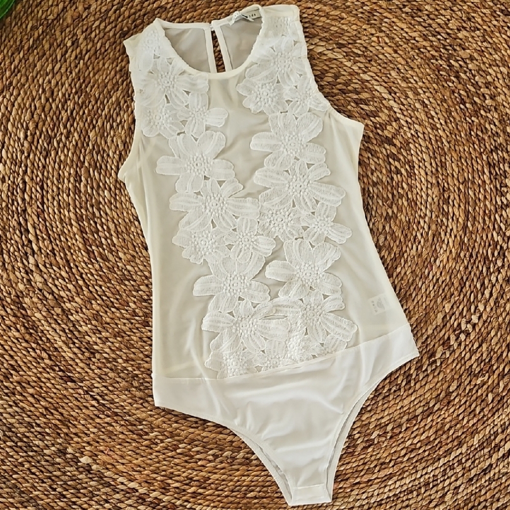 Women's Haute Monde Sheer Cream/White Floral Beautiful Bodysuit Top Or Lingerie